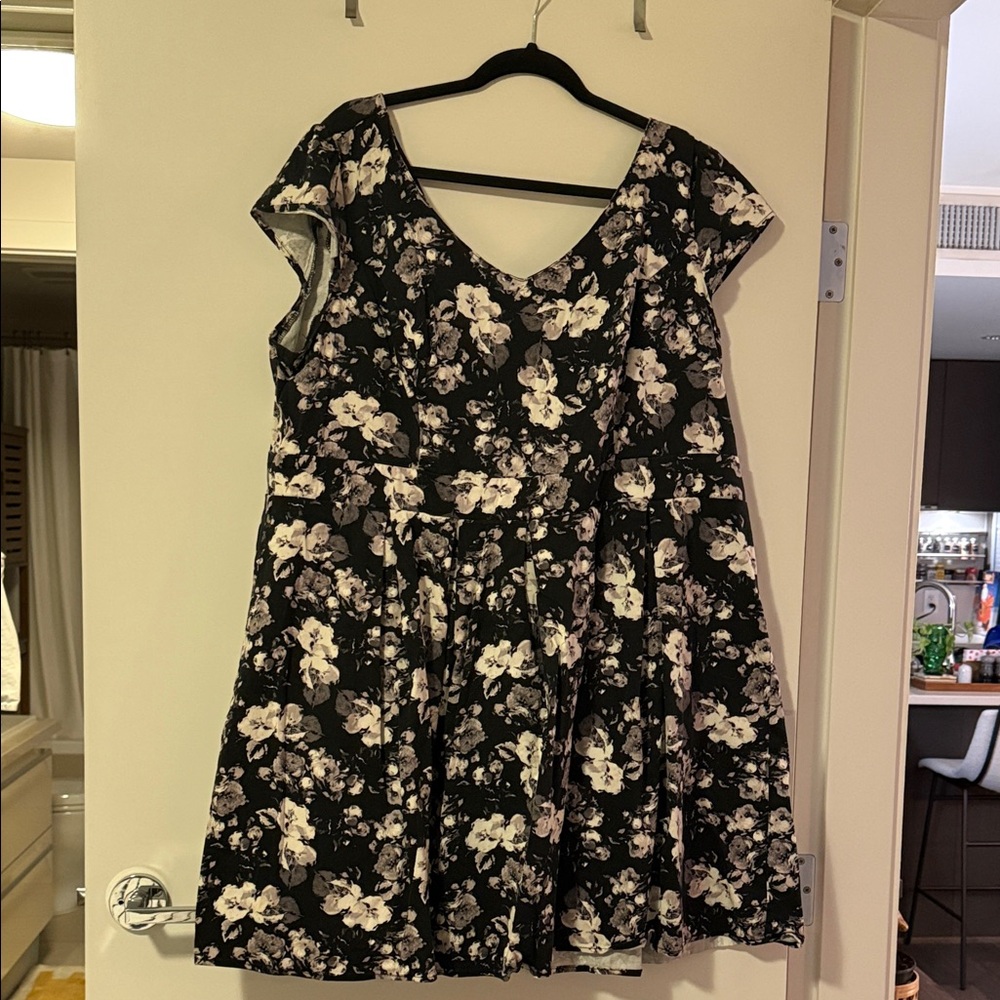 Black & white floral dress